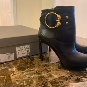 Alexander McQueen Women's Black Twin Skull Buckle